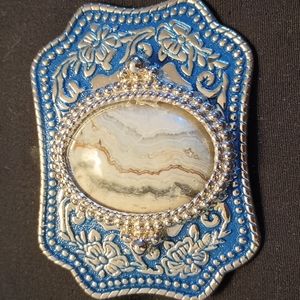 Western style silvertone belt buckle with crazy lace agate centerstone